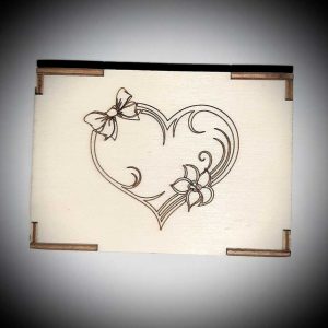 Lesena škatla za valentinovo