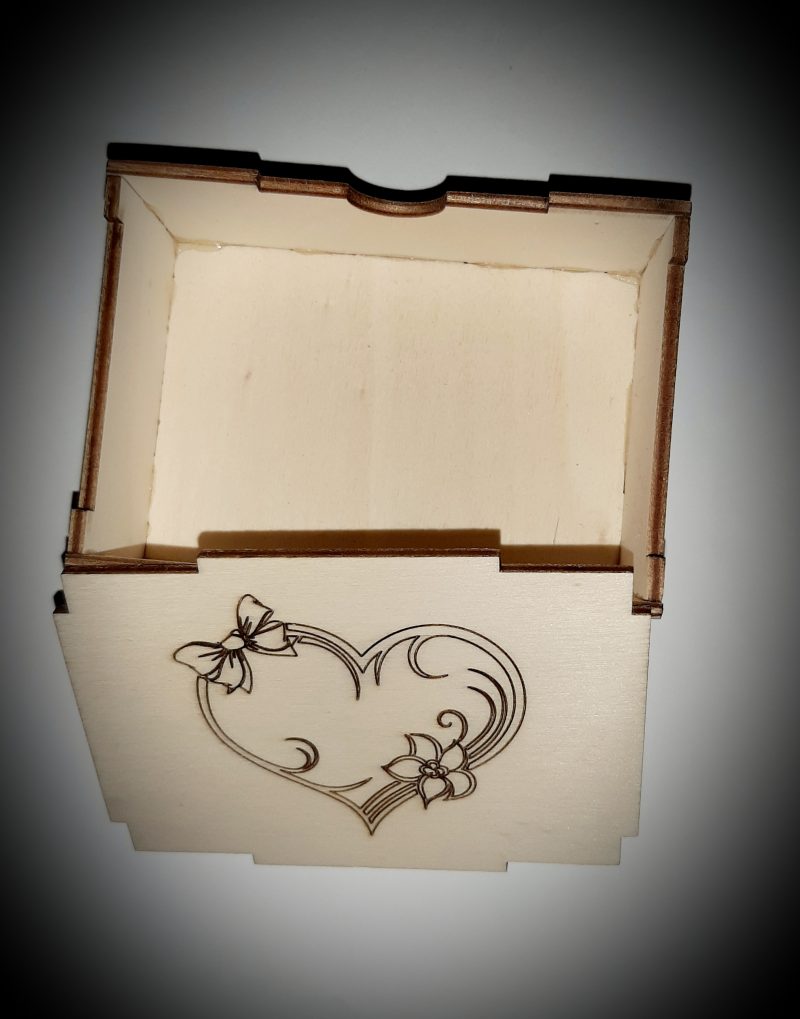 Lesena škatla za valentinovo - Image 3