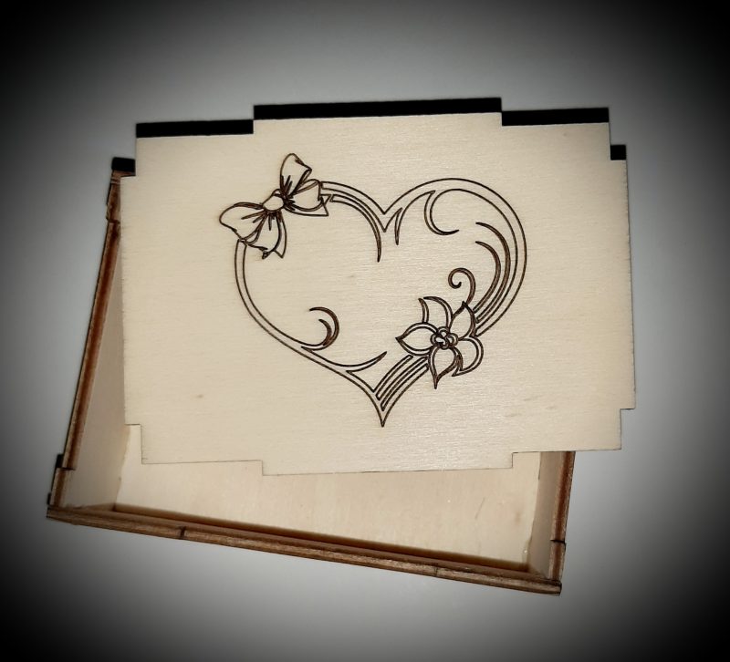 Lesena škatla za valentinovo - Image 2